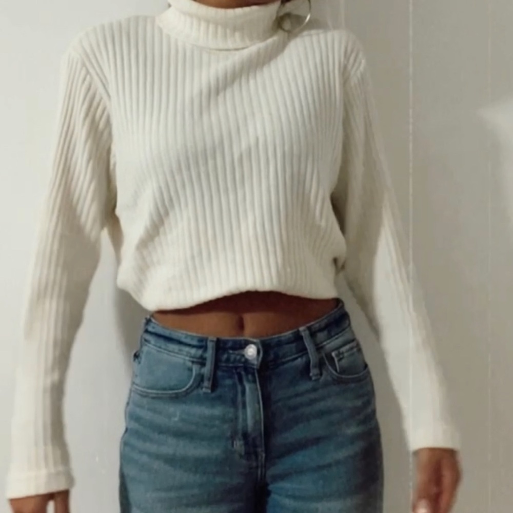 White long sleeve turtleneck